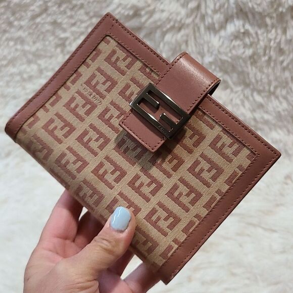 💯 Authentic Fendi Organizer 🍀 - Picture 11 of 15